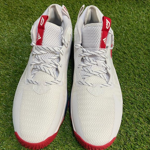 Athletic_Shoes